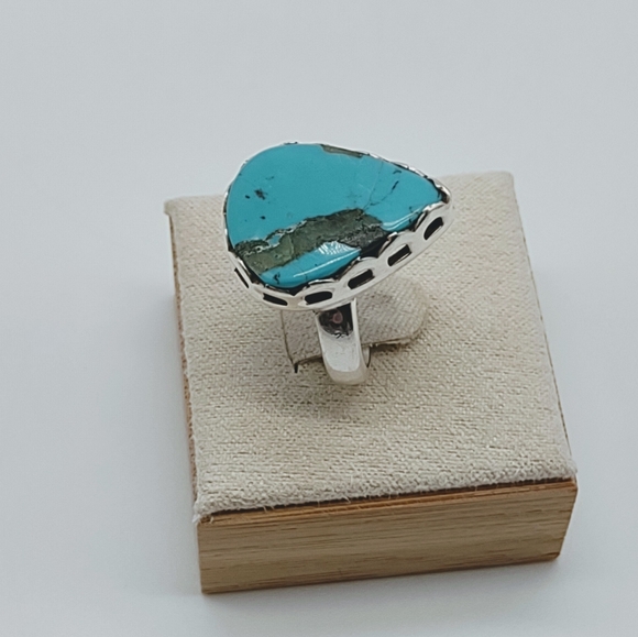 Sterling Silver Blue Turquoise Ring - Picture 3 of 10